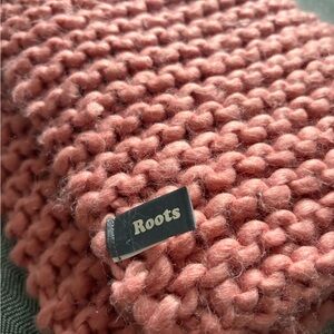 Roots Pink Knit Scarf